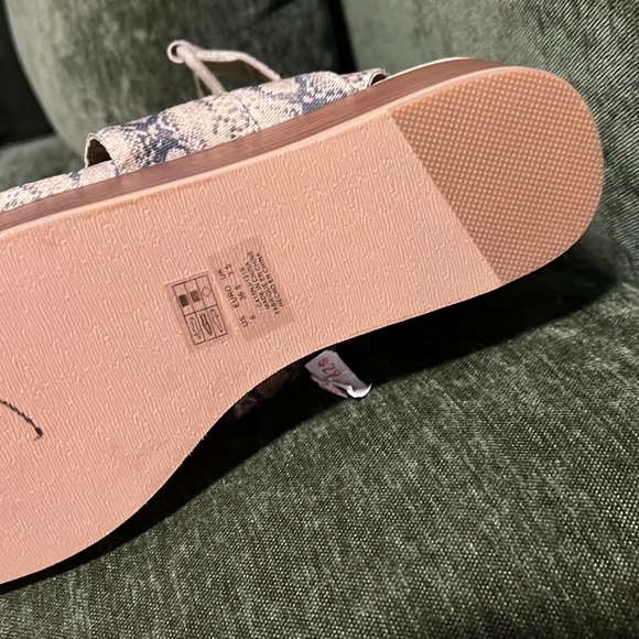 Anthropologie Kelsi Dagger snakeskin platform 6 - Picture 3 of 4